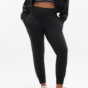 Athleta Black Salutation Jogger in PowerVita small Petite pockets athleisure